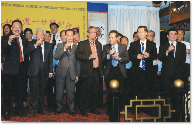 2013_21st_Anniversary_Photo_10